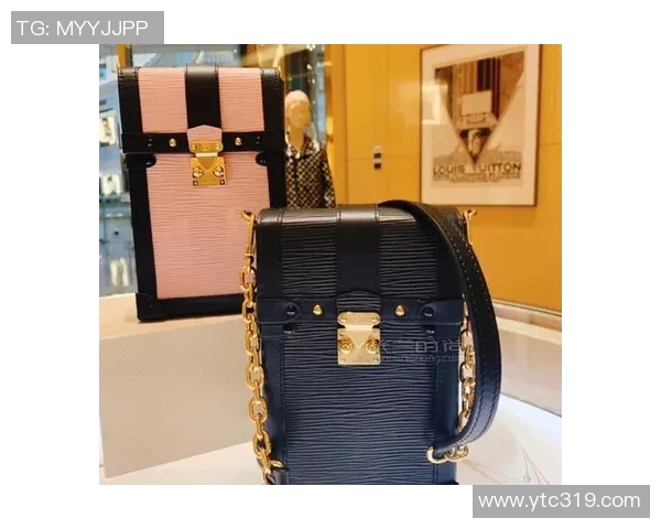 时尚与运动的完美结合足球明星大挎包LV引领潮流新风尚